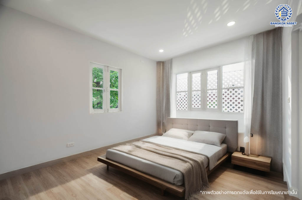 บ้านมือสองตกแต่งใหม่ โครงการ ลัดดารมย์ ปิ่นเกล้า บ้านเดี่ยวหลังมุม จากแบรนด์ Q.House บนเนื้อที่กว้างขวางถึง 84.3 ตร.ว. พื้นที่ใช้สอย 270.78 ตร.ม. ฟังก์ชัน 3 ห้องนอน 3 ห้องน้ำ จอดรถได้ 2 คัน พร้อม Living ชั้น 2 ขนาดใหญ่ บนทำเลศักยภาพ ติดถนนกาญจนาภิเษก ใกล้ห้างเซ็นทรัล เวสต์เกต, ทางด่วน "กาญจนาภิเษก" และรถไฟฟ้าสายสีม่วง "สถานีตลาดบางใหญ่"